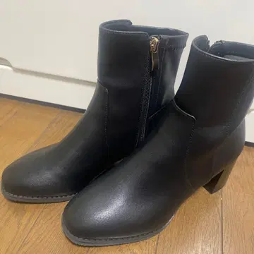 블랙 지퍼 부츠