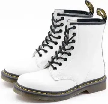 닥터마틴 부츠 화이트