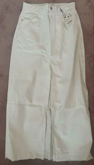 [ 택 포함 ] ZARA 화이트 데님 타이트 스커트 S 사이즈