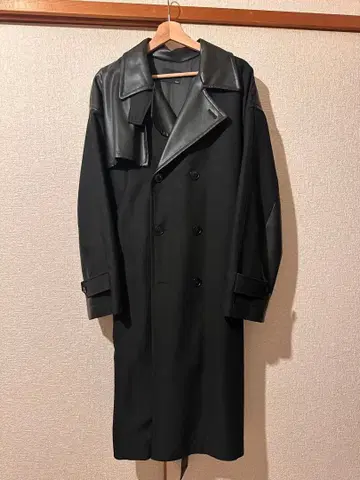 HARE 트렌치코트 인조 가죽 절개 트렌치코트(HARE)