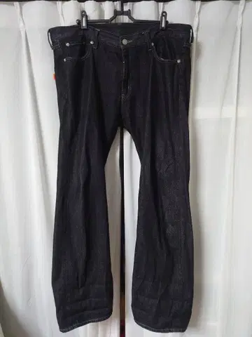 UNDEFEATED 언디피티드 스트레이트 데님 블랙