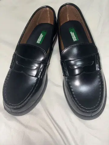 SALE 새상품급 미사용 베네통 로퍼 블랙 EEE 24.5 cm