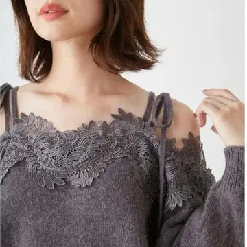 SNIDEL 레이스 트리밍 오프숄더 풀오버 니트 풀오버