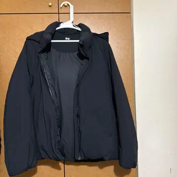 UNIQLO 후드 부착 블랙 다운 자켓