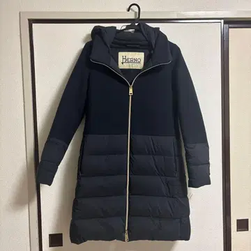 Herno 후드 부착 다운 자켓 네이비