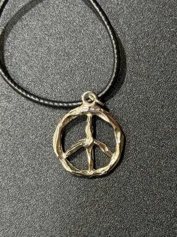 피스 목걸이