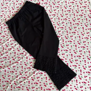 핑크하우스 2025 밑단 프릴 레깅스 (미사용품)