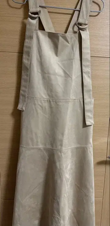 베이지 스웨이드풍 살로펫 크로스백