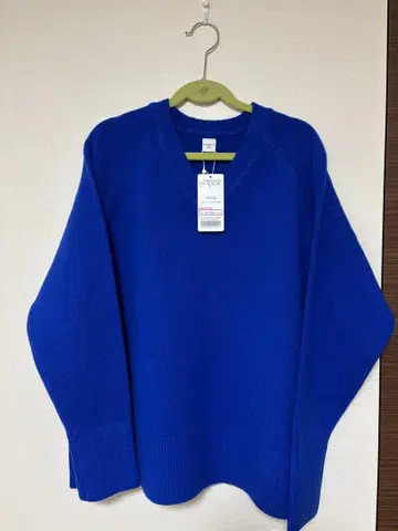 미사용 새상품 노리즈 캐시미어 혼방 울 V넥 스웨터 38 사이즈 파랑