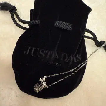 JUSTIN DAVIS PETIT FADEIT 목걸이