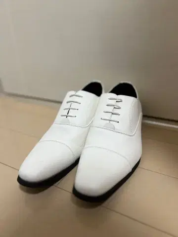 화이트 레이스업 드레스 신발