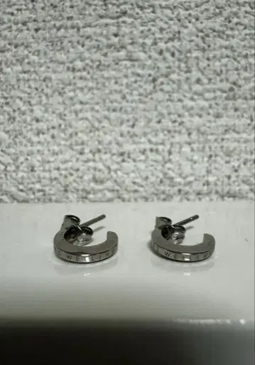 다니엘 웰링턴 실버 귀걸이