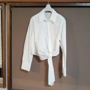 ZARA 화이트 크롭 셔츠 앞 묶음 긴팔