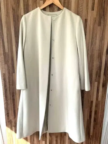 새상품급 유나이티드 애로우즈 노카라 벨 라인 코트