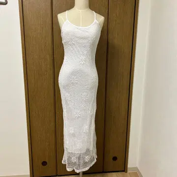 화이트 레이스 타이트 롱 드레스