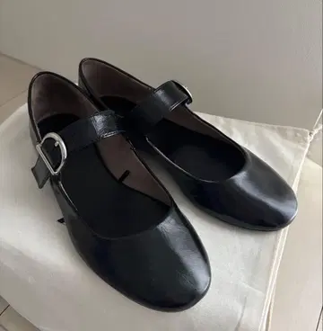 ZARA 블랙 플랫슈즈 메리제인