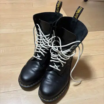 닥터 마틴 블랙 부츠