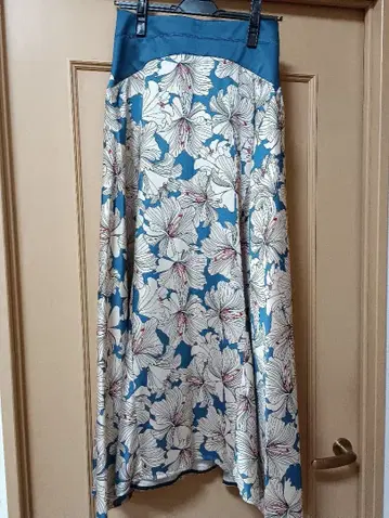 컨디션 최상 support surface 하이비스커스 맥시 스커트