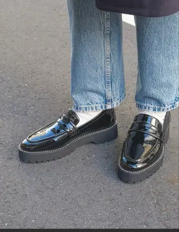 블랙 광택 로퍼 통굽 밑창