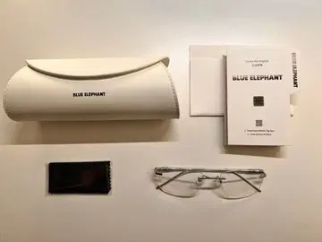 BLUE ELEPHANT RIZZ 실버 무테 안경