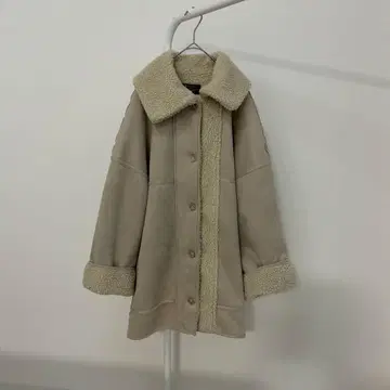 Kastane 하이넥 리버서블 보아 무스탕 자켓