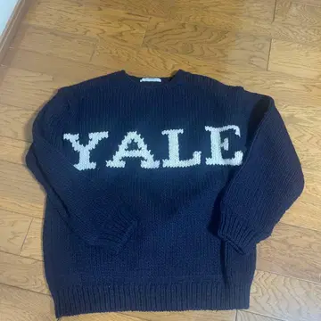 Yale University 네이비 니트