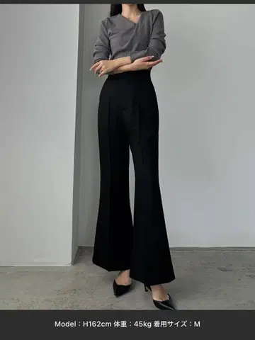 Louere 블랙 백 슬릿 플레어 팬츠 사이즈 M