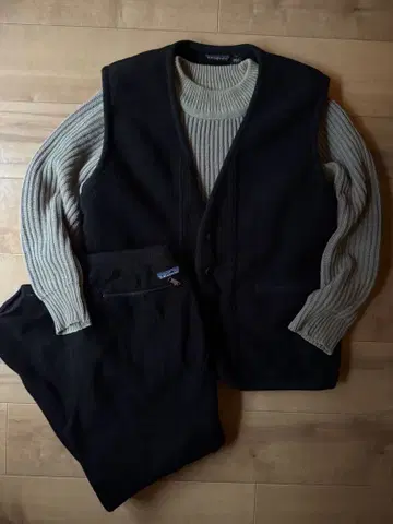 파타고니아 신틸라 윈터 베스트 M 블랙 usa제 99년제