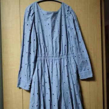 [ 얼룩 있음 ] 누키테파 자수 장식 긴팔 원피스