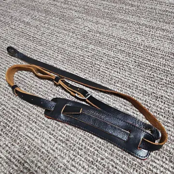 페르난데스 가죽 스트랩 중고