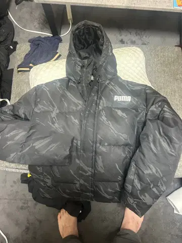PUMA 블랙 카모플라쥬 다운 자켓