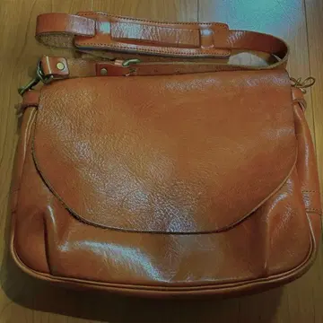 브라운 가죽 숄더백