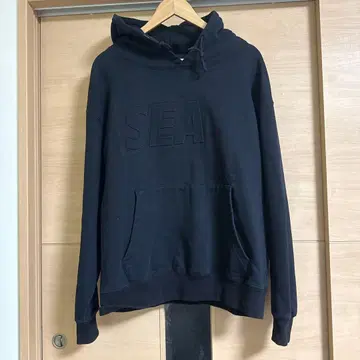 윈드앤씨 로고 블랙 후드티