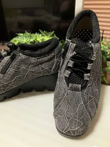 레이스 소재 통굽 스니커즈 지퍼 포함 포폴라레 L