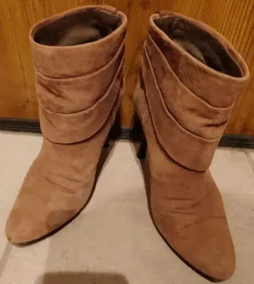 새상품급 세븐투엘브서티 베이지 스웨이드 버클 장식 부티