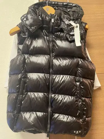 TATRAS 블랙 다운 베스트 후드 부착