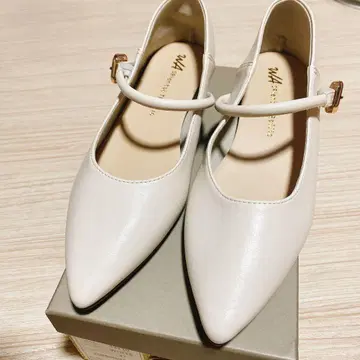 ORIENTAL TRAFFIC 화이트 펌프스 스트랩 포함