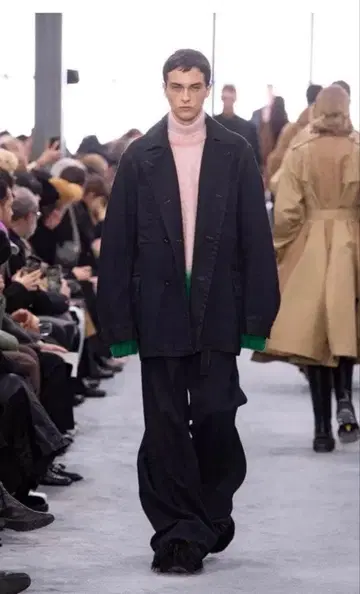 24AW 신품급 sacai 데님 프린트 코트 사카이 데님 P코트 2