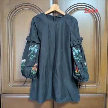 [ ZARA ] 티셔츠 튜닉 블랙 자수 꽃 프릴 풀오버