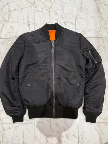 ALPHA INDUSTRIES MA-1 플라이트 자켓 블랙