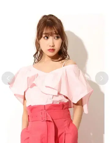 fray id 오프숄더 프릴 블라우스 핑크 시착만 한 상품