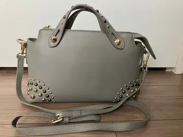 스터드 장식 그레이 숄더백
