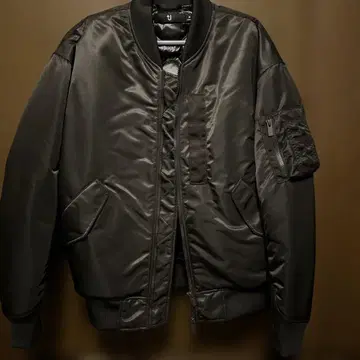 유니클로 +J 하이브리드 다운 MA-1