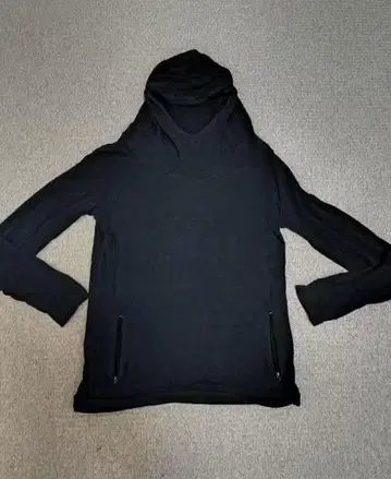 블랙 드레이프 넥 후드 부착 티셔츠 M 사이즈
