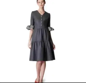 그레이 스트라이프 소매 A라인 원피스 36 사이즈