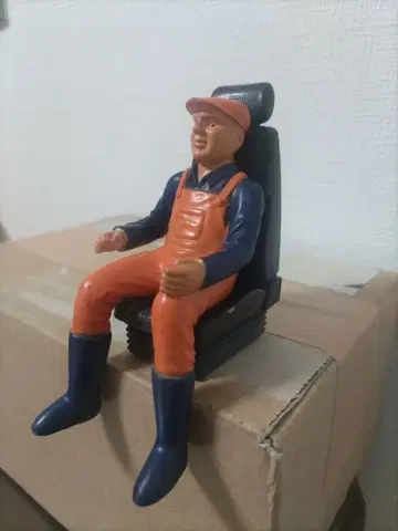무선 조종용 작업자 피규어와 좌석
