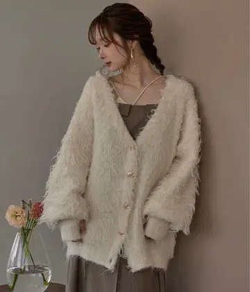 뉘앙스 버튼 샤기 가디건