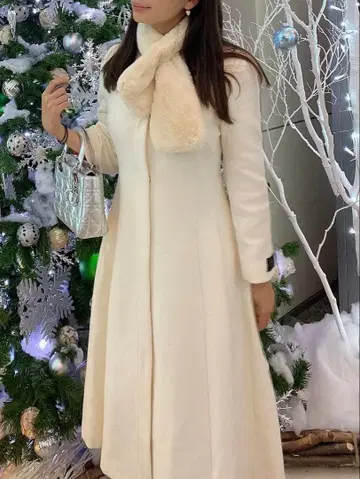 celford 화이트 롱 플레어 코트