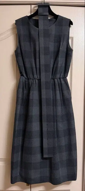 FONCE 슬리브리스 그레이 블록 체크 패턴 원피스