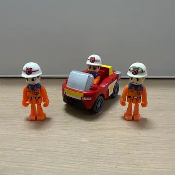 플라키즈 레스큐대 소방대 3인+자동차 세트 중고